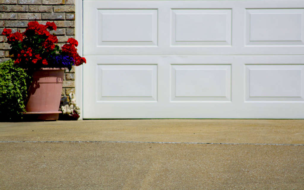 You are currently viewing 6 WAYS TO IMPROVE GARAGE DOOR SAFETY