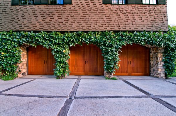 You are currently viewing 4 WAYS TO UPGRADE NEW GARAGE DOORS WITH SPECIALTY HARDWARE