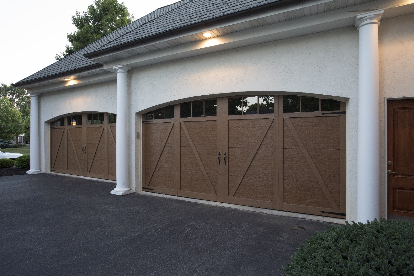 You are currently viewing 6 WAYS LIGHTNING STRIKES CAN DAMAGE YOUR GARAGE DOOR SYSTEM