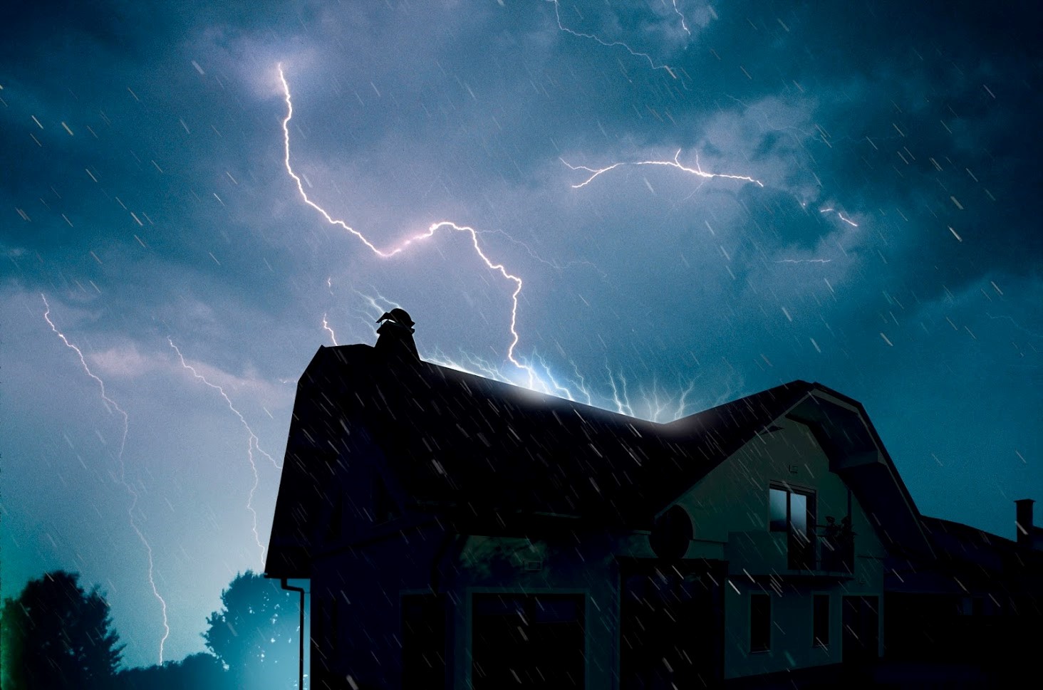 Read more about the article 6 WAYS LIGHTNING STRIKES CAN DAMAGE YOUR GARAGE DOOR SYSTEM