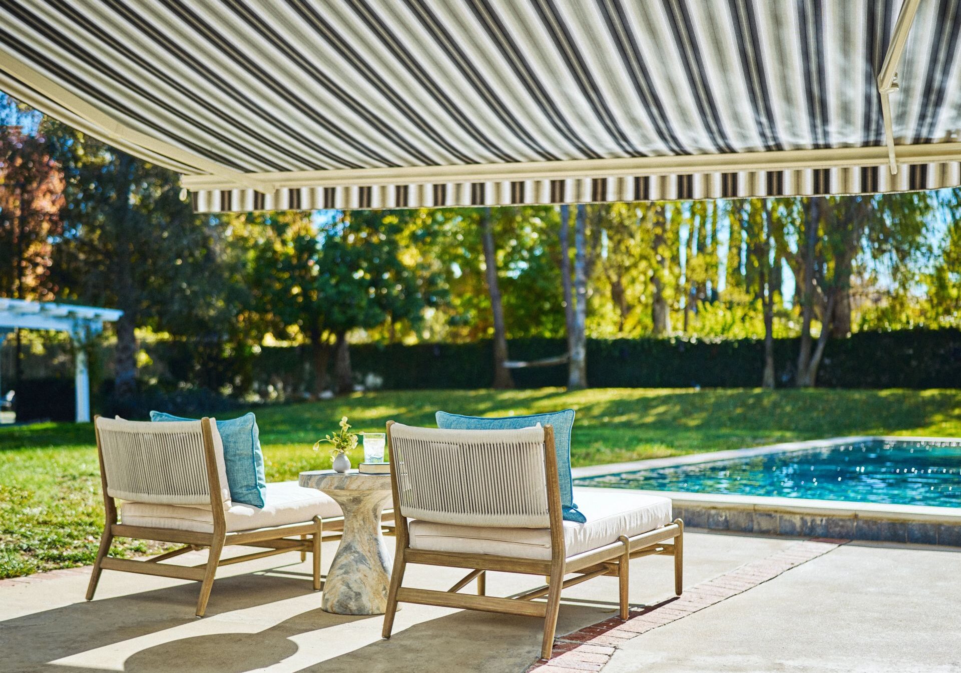 awnings-SunSetter-LS21-PlatMotorPRO-StormStripe-15 (1)